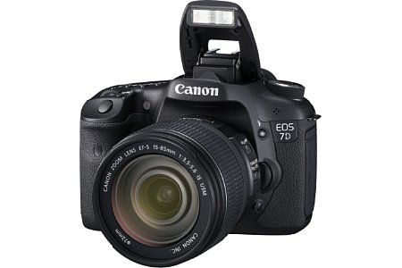 Canon EOS 7D mit EF-S 15-85mm IS [Foto: Canon]