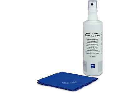 Carl Zeiss Cleaning Fluid
Optik-Reinigungsmittel und ein Mikrofasertuch [Foto: MediaNord]