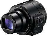 Sony DSC-QX30 mit ausgefahrenem Zoom. In geschlossenem Zustand ist die Linse durch einen Lamellenvorhang geschützt. [Foto: Sony]