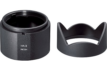 Ricoh HA-3 mit Gegenlichtblende und Adapter [Foto: Ricoh]