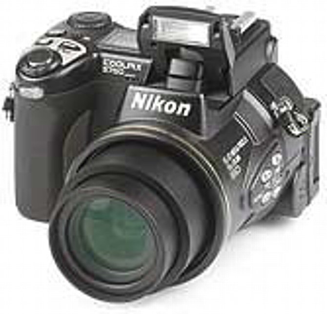 Testbericht Nikon Coolpix 5700 BridgeKamera, Kompaktkamera