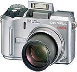 Olympus C-740 Ultra Zoom [Foto: Olympus] [Foto: Foto: Olympus]