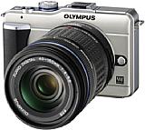 Olympus E-PL1 mit 14-150mm Campagner/Schwarz [Foto: Olympus]
