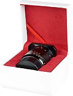 TTArtisan M 35 mm f/1,4 – Die Objektivschachtel mit dem darin eingebetteten Objektiv. [Foto: MediaNord]