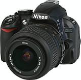 Nikon D3100 mit AF-S Nikkor 18-55 mm 1:3.5-5.6 VR DX G ED [Foto: MediaNord]