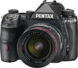 Die Pentax K-3 Mark III bietet ein kompaktes, sehr robustes Gehäuse. Es besteht aus einer Magnesium-Aluminium-Legierung und ist gegen Staub und Spritzwasser abgedichtet. [Foto: Pentax]