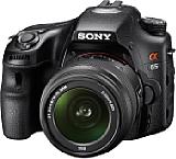 Sony Alpha 65 mit DT 18-55 mm SAM [Foto: Sony]