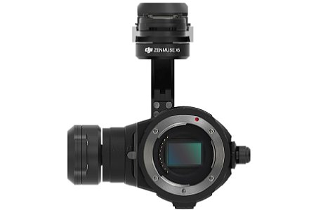 Der Zenmuse X5 von vorne, hier mit abgenommenem Objektiv. Gut erkennst du den recht großen Four Thirds Sensor und das Micro Four Thirds Bajonett. [Foto: DJI]