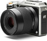 Das Gehäuse der 725 Gramm leichten Hasselblad X1D ist gegen Spritzwasser sowie Staub geschützt und besteht aus gefrästem Aluminium. [Foto: Hasselblad]