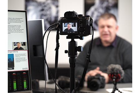 Ernst Ulrich Soja bei der Produktion des Schulungsvideos 'Fortgeschrittener Kurs für Nikon'. [Foto: MediaNord]