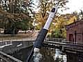 Wo kein Stativgewinde ist, hilft Gewebeband. Die Vecnos IQUI vorbereitet für den Einsatz am 3-Meter-Selfie-Stick für Testaufnahmen an der Wassermühle. [MediaNord]