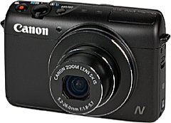 Mit der PowerShot N100 stellt Canon eine Kompaktkamera vor, die zusätzlich zur normalen Hauptkamera eine zweite, als „Story-Kamera“ nach hinten gerichtete 25-mm-Weitwinkel-Optik bietet. [MediaNord]