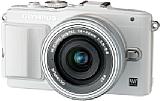 Die Olympus Pen E-PL6 kommt im Set mit dem EZ-M 14-42 mm EZ nach über einem Jahr nun auch hierzulande auf den Markt. [Foto: Olympus]