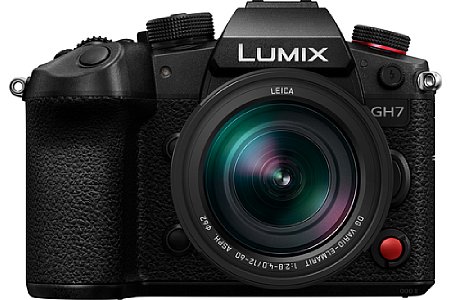 Panasonic Lumix DC-GH7 mit Leica DG Vario-Elmarit 12-60 mm F2.8-4 Asph Power OIS. [Foto: Panasonic]