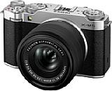 Fujifilm X-M5 mit XC 15-45 mm F3.5-5.6 OIS PZ. [Foto: Fujifilm]