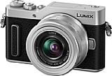 Die Panasonic Lumix DC-GX880 gibt es nur in diesem Schwarz-Silber. [Foto: Panasonic]