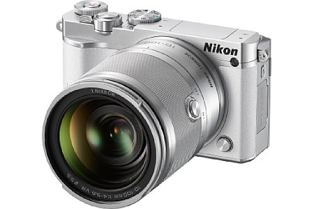 Nikon 1 J5 mit 10-100 mm. [Foto: Nikon]