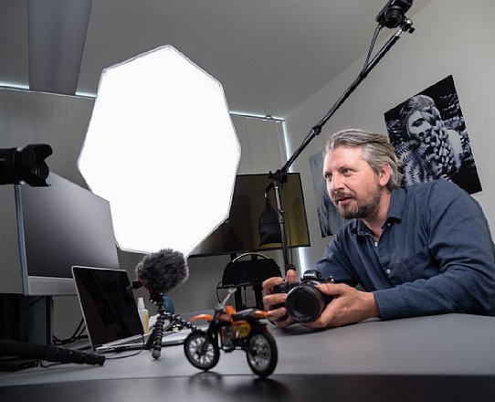 Manuel Quarta bei der Produktion des Schulungs-Videos "Das Sony alpha 7-System". [Foto: MediaNord]