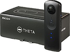 Ricoh Theta V mit Verpackung. [MediaNord]