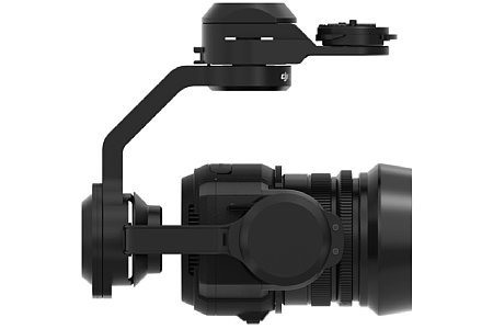 Der Zenmuse X5 von vorne, hier mit abgenommenem Objektiv. Gut erkennst du den recht großen Four Thirds Sensor und das Micro Four Thirds Bajonett. [Foto: DJI]