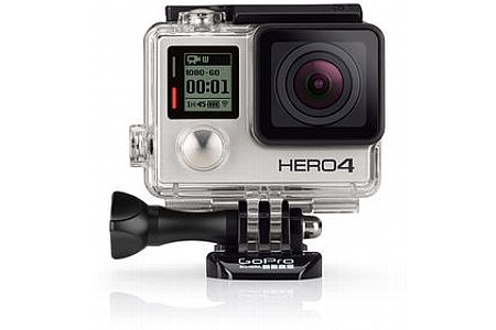 Die GoPro Hero 4 Silver Edition im Unterwassergehäuse. Von Vorne sieht man keinen Unterschied zur Black Edition. Die beiden Kontrolleuchten (bei der Hero 3 Generation noch rechts neben dem großen Druckknopf) sind jetzt neben dem LC-Display. [Foto: GoPro]