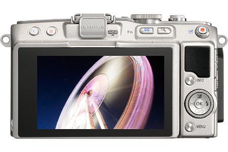 Olympus Pen E-PL5 mit 14-42 mm F3.5-5.6 II R (EZ-M1442-II R) [Foto: Olympus]