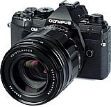 Olympus OM-D E-M5 III mit dem vollmanuellen Objektiv Voigtländer 29 mm 1:0,8 Super Nokton asphärisch. [Foto: MediaNord]