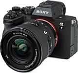 Sony Alpha 7 IV mit FE 16-35 mm F4 G PZ (SELP1635G). [Foto: MediaNord]