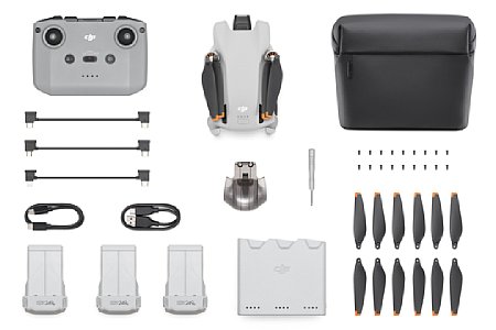 DJI Mini 3 mit der Fly More Combo mit der Standard-Fernbedienung RC-N1. In diesem preiswerten Kit ist wirklich alles dabei, was man braucht. Ideal für Leute, die ein leistungsfähiges Smartphone mit ausreichend hellem Display besitzen. [Foto: DJI]