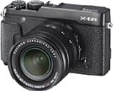 Mit der X-E2S entwickelt Fujifilm die X-E2 moderat weiter. So gibt es etwa einen verbesserten Griff und eine Auto-Modus-Taste. [Foto: Fujifilm]