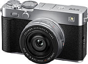 Die Fujifilm X-E5 ist im Set mit dem passend zum Gehäuse identisch eloxierten XF 23 mm F2.8 R WR erhältlich. Das Set kostet knapp 1.800 Euro. [Foto: Fujifilm]