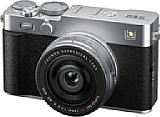 Die Fujifilm X-E5 ist im Set mit dem passend zum Gehäuse identisch eloxierten XF 23 mm F2.8 R WR erhältlich. Das Set kostet knapp 1.800 Euro. [Foto: Fujifilm]
