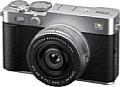 Die Fujifilm X-E5 ist im Set mit dem passend zum Gehäuse identisch eloxierten XF 23 mm F2.8 R WR erhältlich. Das Set kostet knapp 1.800 Euro. [Foto: Fujifilm]