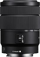 Das Sony E 18-135 mm F3.5-5.6 OSS (SEL18135) besitzt neben einem Zoom- auch einen Fokusring sowie einen AF-MF-Schalter. [Foto: Sony]