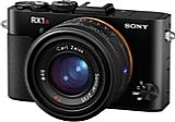 Die Sony DSC-RX1R II bringt es nun auf 42 Megapixel Auflösung. Ein zuschaltbarer optischer Tiefpassfilter soll auf Wunsch Moirés unterdrücken. [Foto: Sony]