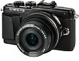 Die Olympus Pen E-PL7 erbt von der OM-D E-M10 den 3-Achsen-Bildstabilisator und die Live-Composite-Funktion. [Foto: MediaNord]