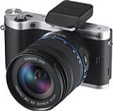 Samsung NX300 mit 18-55 mm OIS [Foto: Samsung]
