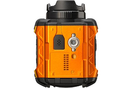 Die orangene Version der Ricoh WG-M1 sieht noch peppiger aus. Auffällig ist das Gerät in jedem Fall. [Foto: Ricoh]