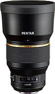 Pentax HD DFA * 85 mm 1.4 SDM AW mit angesetzter Streulichtblende. [Foto: Pentax]