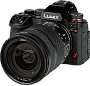 Panasonic Lumix S1RII mit S 24-105 mm. [Foto: MediaNord]
