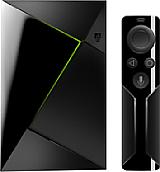 Die von uns getestete Version des Nvidia Shield TV (in der Version von 2017) mit Fernbedienung (ohne Gaming Controller). Die Fernbedienung hat für eine Multimedia-Fernbedienung eindeutig zu wenige Tasten. Es gibt nicht einmal eine Pause/Wiedergabe-Taste. [Foto: Nvidia]