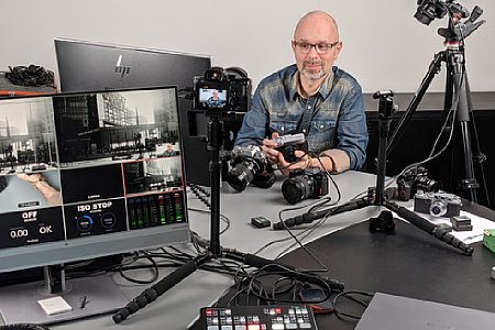 Peter Fauland beim Videodreh zum Schulungsvideo 'Das Fujifilm X-System'. [Foto: Imaging One]