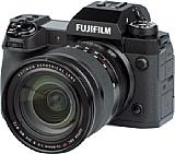 Fujifilm X-H2 mit XF 16-80 mm F4 R OIS WR. [Foto: MediaNord]