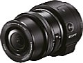 Die Sony QX1 ist die erste Smart-Kamera mit Wechselobjektiven. Um das Sucherbild zu sehen, benötigt man ein WLAN-fähiges Smartphone oder Tablet mit der Play Memories Mobile App oder eine passende Fernsteuerung. [Sony]