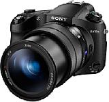 Die Sony Cyber-shot DSC-RX10 III besitzt nun ein neues Objektiv mit mehr Zoom und einer variablen Lichtstärke von F2.4-4. [Foto: Sony]