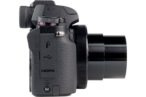 Bild Mit Micro-USB, Micro-HDMI und einem Fernauslösekabelanschluss ist die Canon PowerShot G1 X Mark III etwas spartanisch mit Schnittstellen ausgestattet. Ein Mikrofoneingang wäre beispielsweise nützlich gewesen. [Foto: MediaNord]