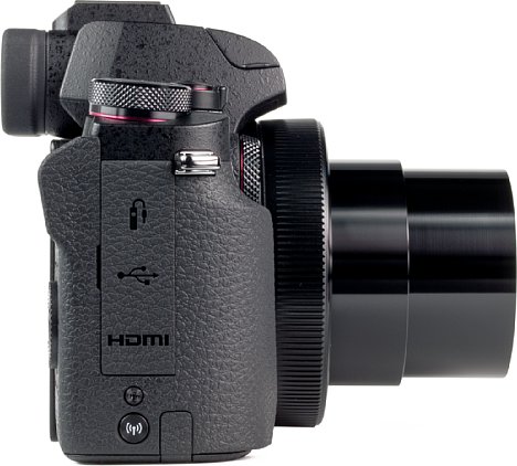 Bild Mit Micro-USB, Micro-HDMI und einem Fernauslösekabelanschluss ist die Canon PowerShot G1 X Mark III etwas spartanisch mit Schnittstellen ausgestattet. Ein Mikrofoneingang wäre beispielsweise nützlich gewesen. [Foto: MediaNord]