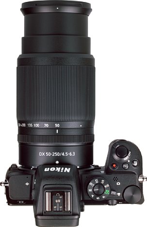 Bild Gut ablesbare Markierungen erlauben beim Nikon Z 50-250 mm 4,5-6,3 VR DX ein einfaches Ablesen der eingestellten Brennweite. [Foto: MediaNord]