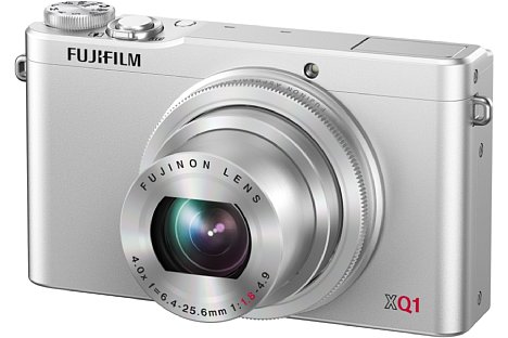 Bild Die Fujifilm XQ1 soll ab Mitte November 2013 in Schwarz und Silber zu einem Preis von knapp 400 Euro auf den Markt kommen. [Foto: Fujifilm]