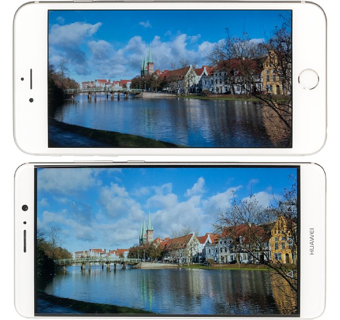 Bild Das Huawei Mate 9 (unten) hat nahezu identische Abmessungen wie das iPhone 6 Plus (oben). Auch wenn der schwarze Rand am Display größer ist als beim iPhone, kommt im Querformat doch effektiv ein fast 1 cm mehr nutzbare Breite heraus. [Foto: MediaNord]